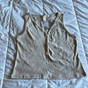 NWT Ribbed Henley style tank